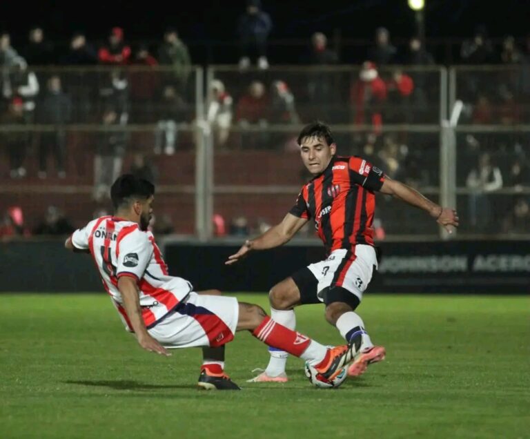 Atlético Paraná golpeó primero y se quedó con la final de ida de la Copa Túnel Subfluvial